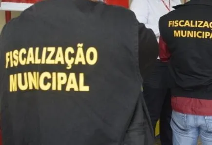 Dono de bar desacata fiscal da Covid-19 em Califórnia
