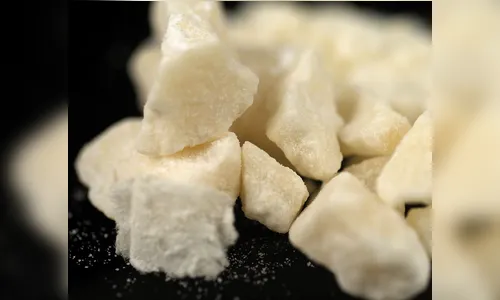 Casal é preso com 16 pedras de crack, maconha e dinheiro falso em Apucarana