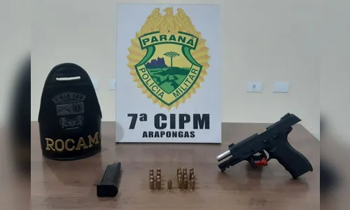 PM flagra homem com arma na cintura no centro de Arapongas