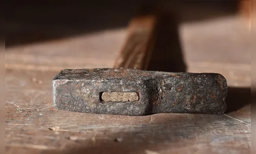 Esposa é agredida a marteladas em Apucarana; marido é preso