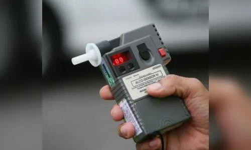 Motorista bate em poste e acaba preso por embriaguez em Apucarana