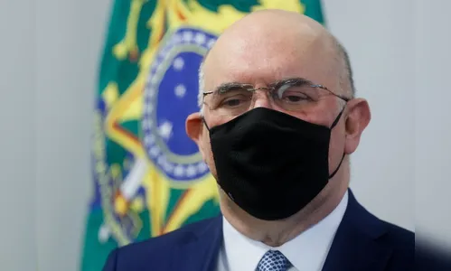 Milton Ribeiro, ministro da Educação, diz estar com Covid-19