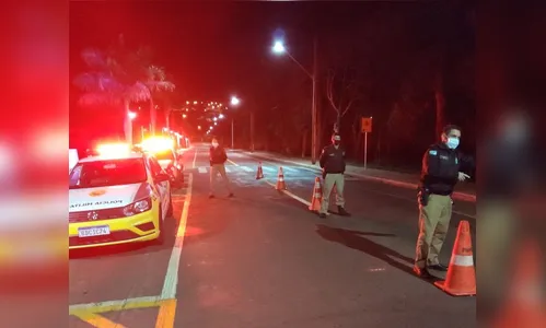 PM realiza blitz na Avenida Jaboti em Apucarana