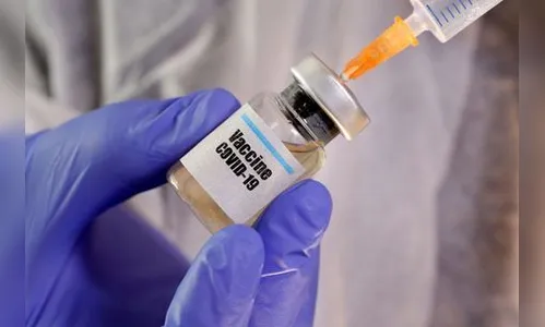 China tentou roubar dados de vacina, acusam EUA