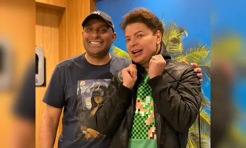 André Santiago celebra amizade com David Brazil: 