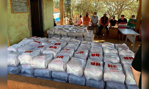 Governo entrega cestas básicas a famílias com crianças e adolescentes