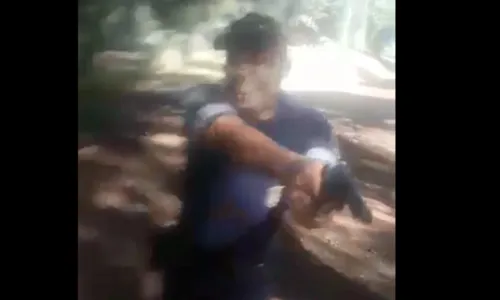 Para impedir a circulação de ciclistas guarda municipal atira; assista