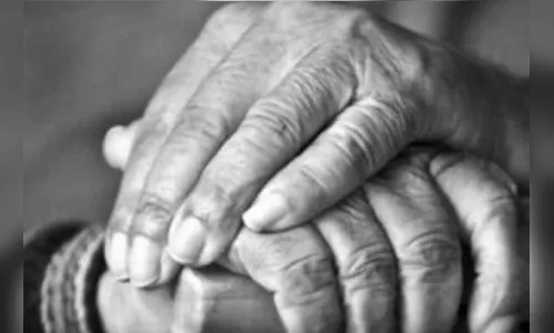 Mulher de 52 anos mantinha a própria mãe acorrentada no Paraná