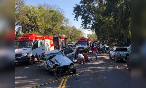 Acidente grave na PR-323 deixa sete pessoas feridas