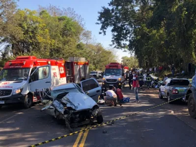 Acidente grave na PR-323 deixa sete pessoas feridas