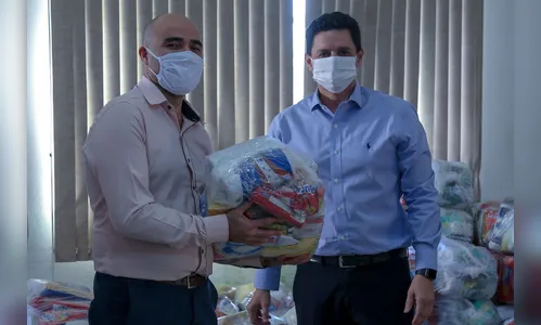 Empresa doa álcool, cestas básicas e mesa cirúrgica em São Pedro do Ivaí