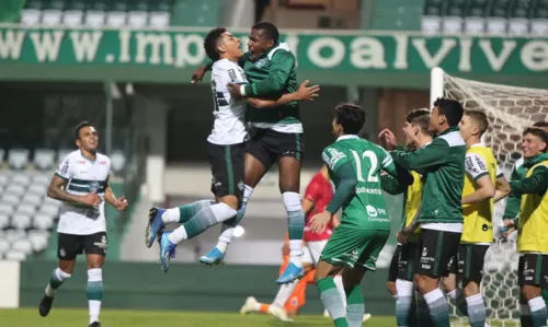 Coritiba elimina o Paraná e avança às semifinais do Estadual