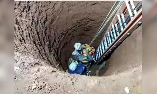 Homem é resgatado de fossa pelo Corpo de Bombeiros na região