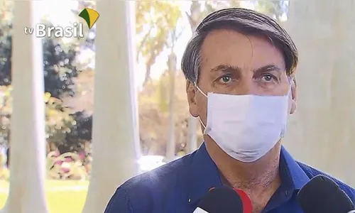Bolsonaro diz que novo teste para Covid-19 deu negativo