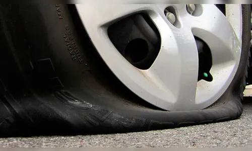 Dois carros têm todos os pneus cortados na zona rural de Apucarana