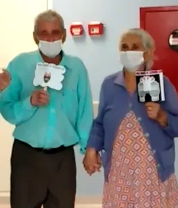 Casal de idosos vence a Covid-19 e recebe aplausos em Ivaiporã
