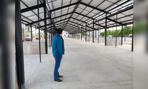 Piso interno do Espaço das Feiras é concretado em Apucarana