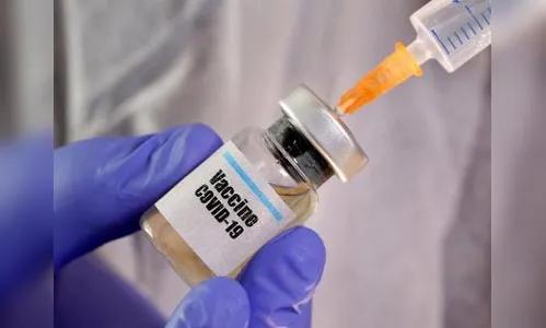 Vacina da Moderna contra a covid-19 passa para estágio avançado de testes