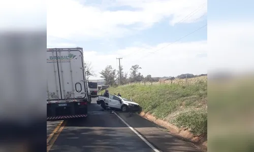 Capotamento deixa motorista ferido em estrada de Iguaraçu