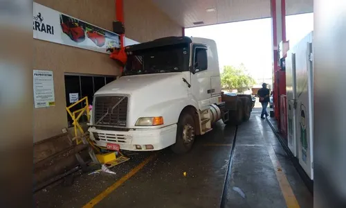 Homem morre após ser atropelado pelo próprio caminhão no Paraná