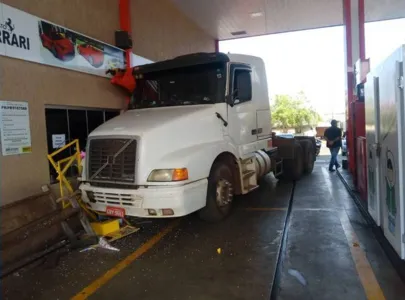 Homem morre após ser atropelado pelo próprio caminhão no Paraná