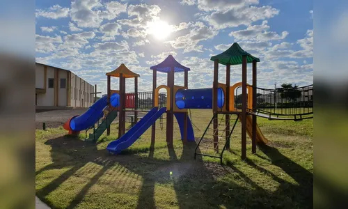 “Dom Romeu” recebe parque infantil e manutenção de quadra esportiva