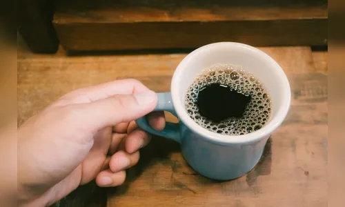 Filho joga café quente nas costas da mãe em Cambira