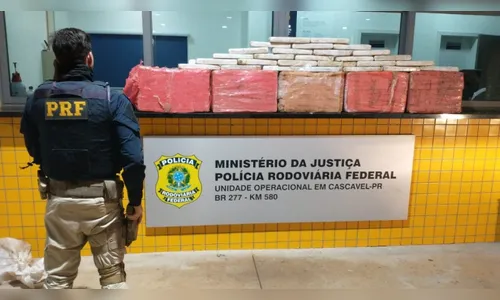PRF apreende 154 kg de maconha e recupera carro roubado em Cascavel