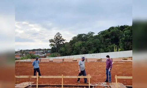 Prefeitura reconstrói quadra esportiva em escola do Jardim Marissol