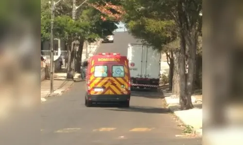 Motorista abre porta e ciclista sofre ferimentos no Residencial Veneza