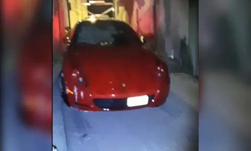 Motorista embriagado bate Ferrari avaliada em R$ 650 mil