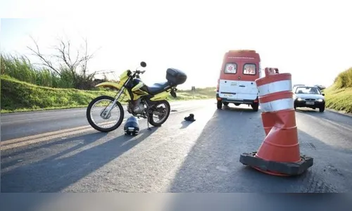 Motociclistas caem na BR-376 na região de Jandaia do Sul