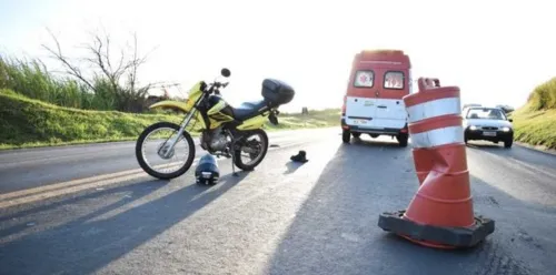 Motociclistas caem na BR-376 na região de Jandaia do Sul