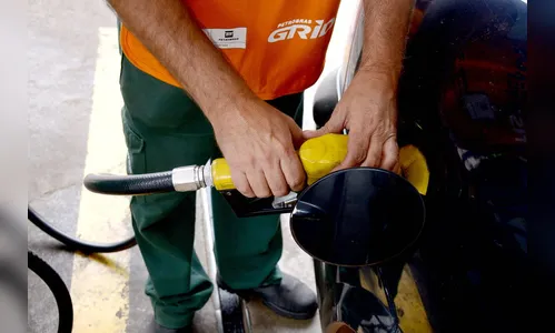Petrobras anuncia redução média de 4% no preço da gasolina nas refinarias
