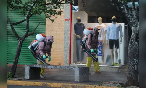 Arapongas reforça serviços de desinfecção em espaços públicos