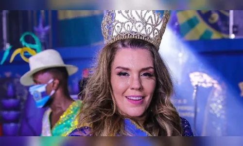 Simony rebate críticas após ficar sem máscara em evento de coroação