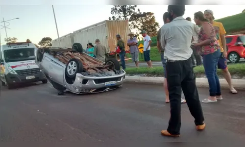Jovem fica ferida em capotamento na PR-466,  em Jardim Alegre