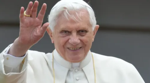 Vaticano: condição de Bento XVI "não é particularmente preocupante"