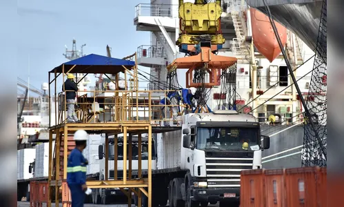 Operação simultânea chama a atenção no Porto de Paranaguá