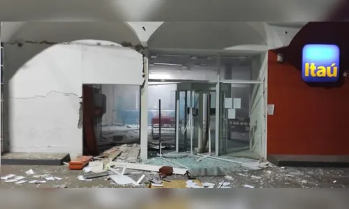 Agência bancária é alvo de ataque em município do Paraná; assista