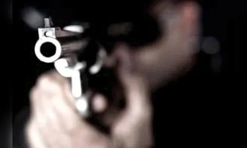 Caminhoneiro é feito refém durante assalto na BR-376; carga é levada