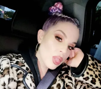 Kelly Osbourne, filha de Ozzy, revela que perdeu 38 quilos