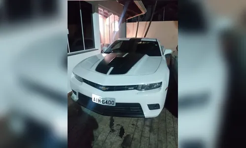 PM recupera carro e apreende U$ 145 mil dólares