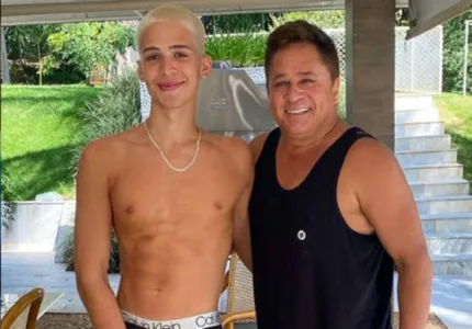 Filho de Leonardo posta foto com padrasto em Dia dos Pais