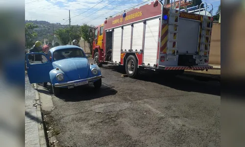 Incêndio em motor de fusca mobiliza equipe dos Bombeiros de Apucarana