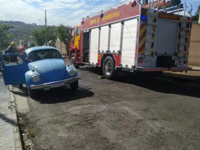 Incêndio em motor de fusca mobiliza equipe dos Bombeiros de Apucarana