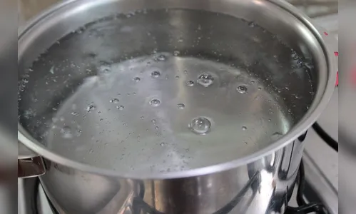 Mulher se queima com água quente em Apucarana