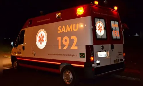 Acidente deixa motociclista inconsciente após colisão com carro