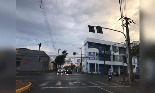 Semáforos com problemas causam transtorno a motoristas nesta manhã em Apucarana