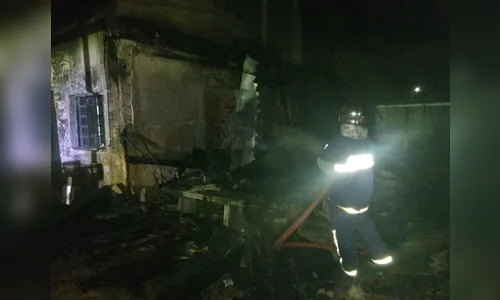 Incêndio atinge depósito de calcário em Jandaia do Sul